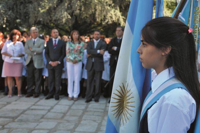 Vuelve la Beca al Mérito a San Luis. El ministro de Educación, Guillermo Araujo, confirma el retorno de la Beca al Mérito, cumpliendo la promesa del gobernador Claudio Poggi.