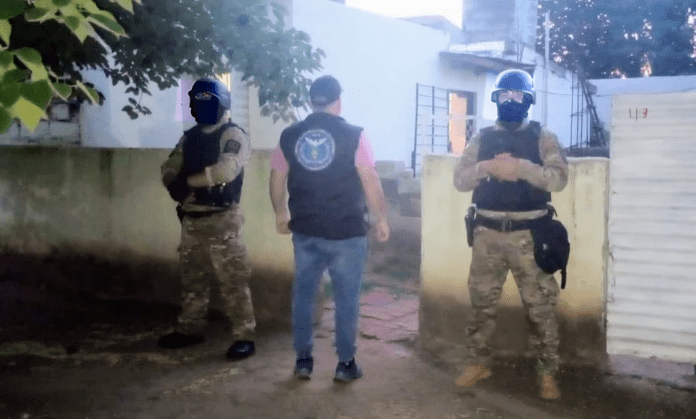 La Policía allanó dos domicilios en Villa Mercedes donde vendían drogas