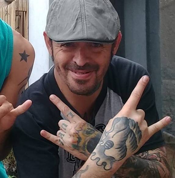 El hombre asesinado identificado como Cristian Esquivel, un reconocido tatuador de San Luis