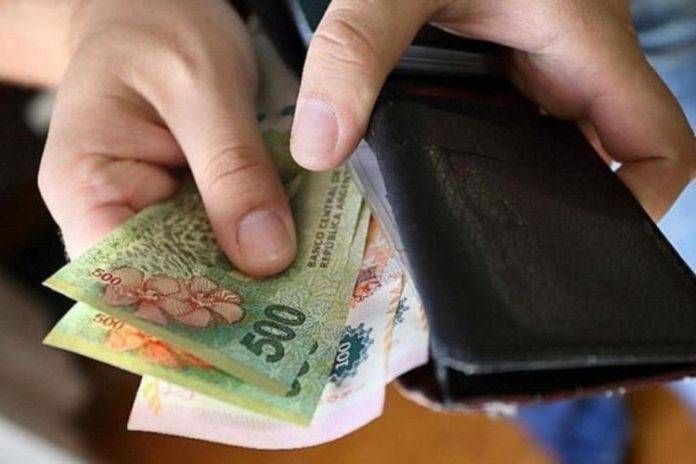El salario mínimo vital y movil aumentó a 234 mil pesos