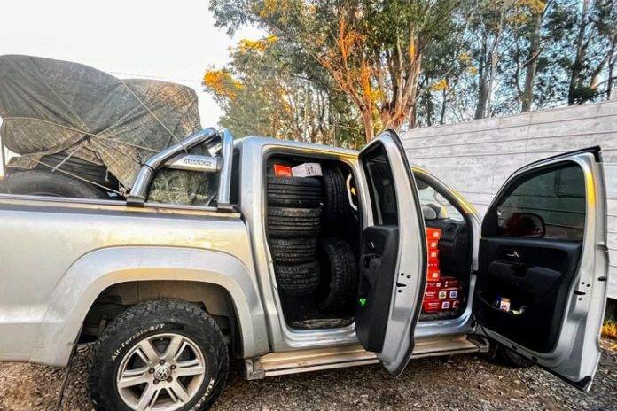 secuestran una camioneta con neumáticos y ropa valuada en 10 millones de pesos