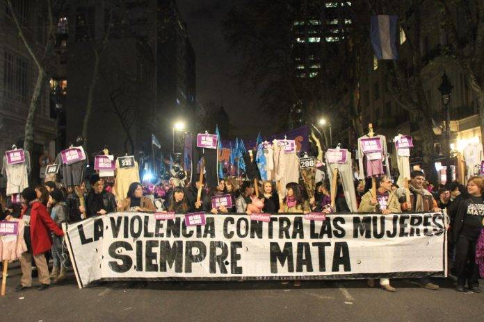 lesbofobia, incendió a cuatro mujeres, una murió