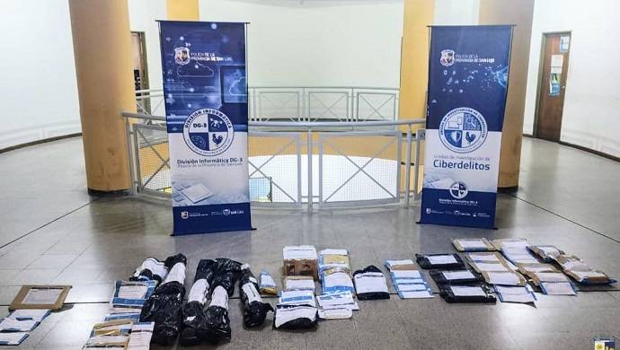 Secuestraron elementos vinculados a una causa de pornografía infantil en La Toma