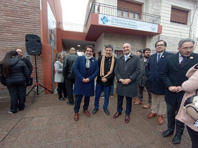 La UNViMe inauguró un Centro de Salud y homenajeó al médico Fernando Romero al ponerle su nombre