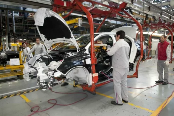 La industria se empezó a recuperar en julio pero expertos dicen que aún restan meses complicados
