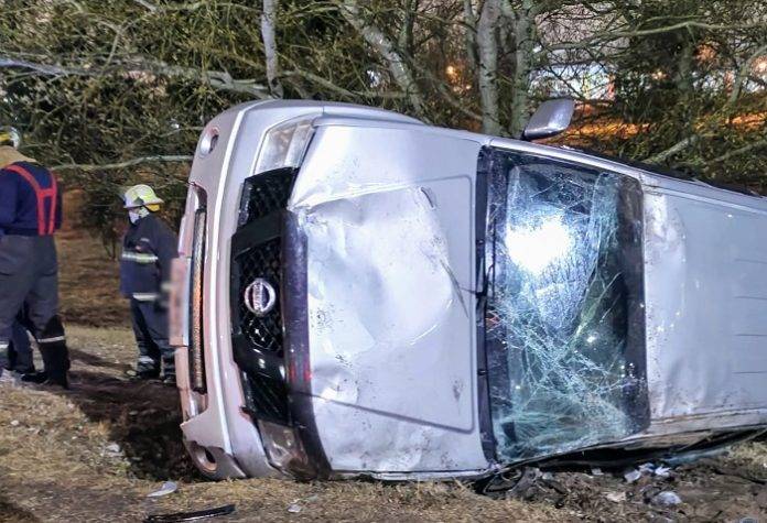 San Luis tres personas fueron hospitalizadas por el vuelco de una camioneta