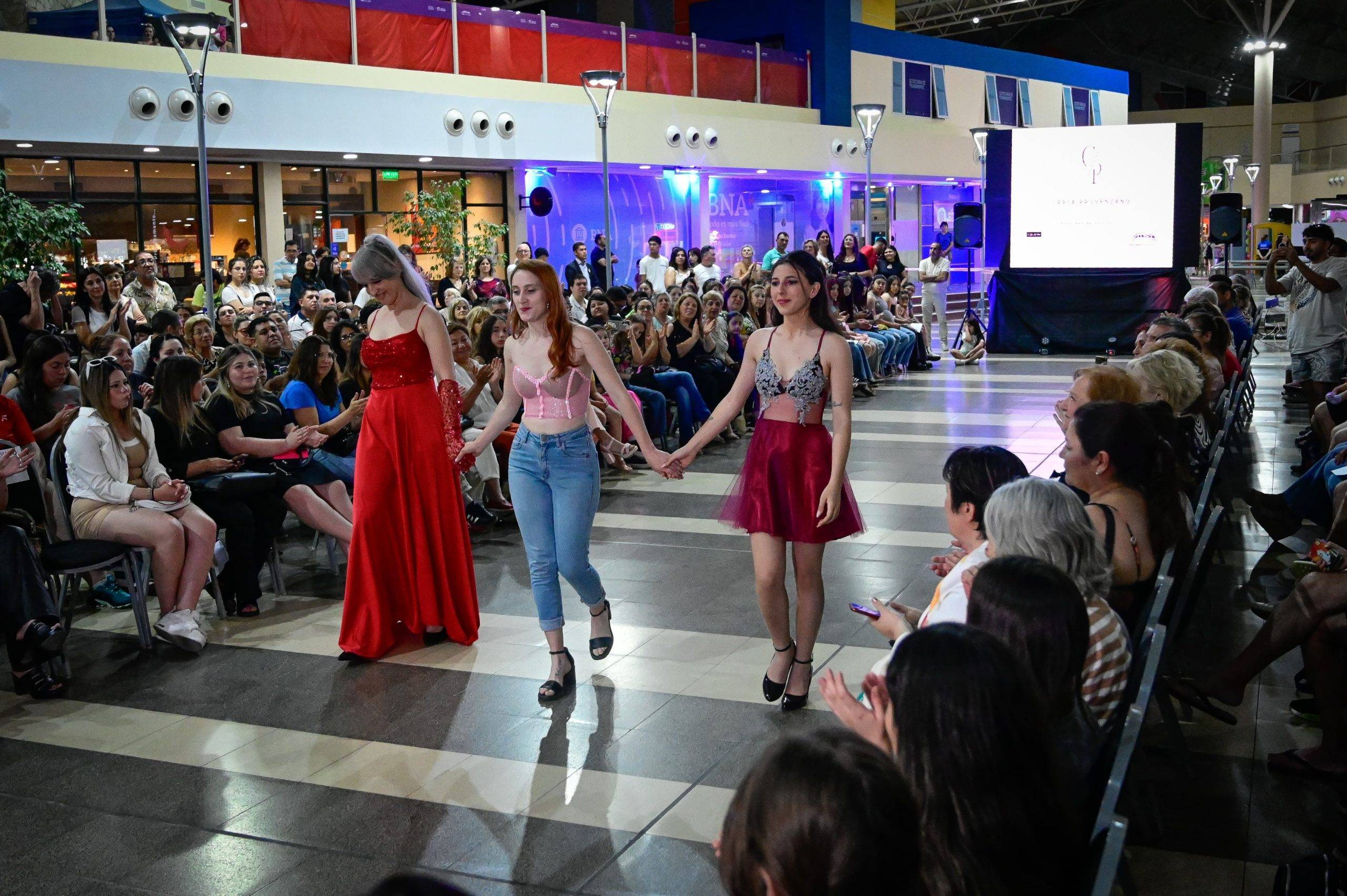 La Expo especial por el Día de la Madre finalizó con un desfile de modelaje de mujeres reales