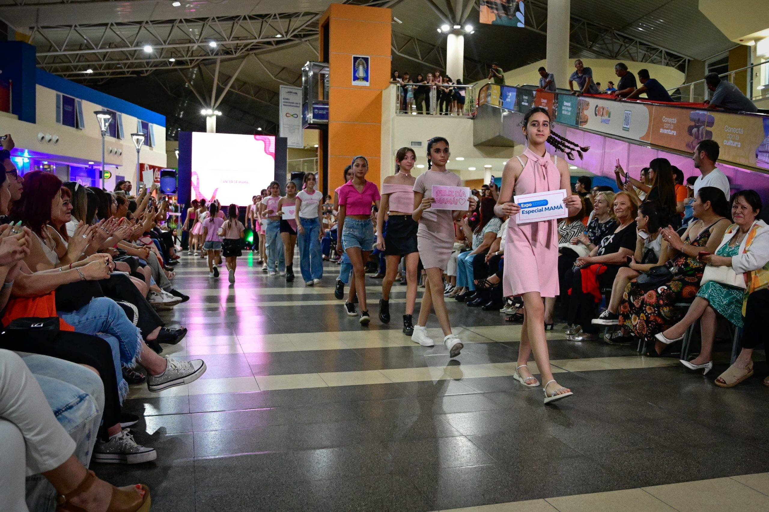 La Expo especial por el Día de la Madre finalizó con un desfile de modelaje de mujeres reales