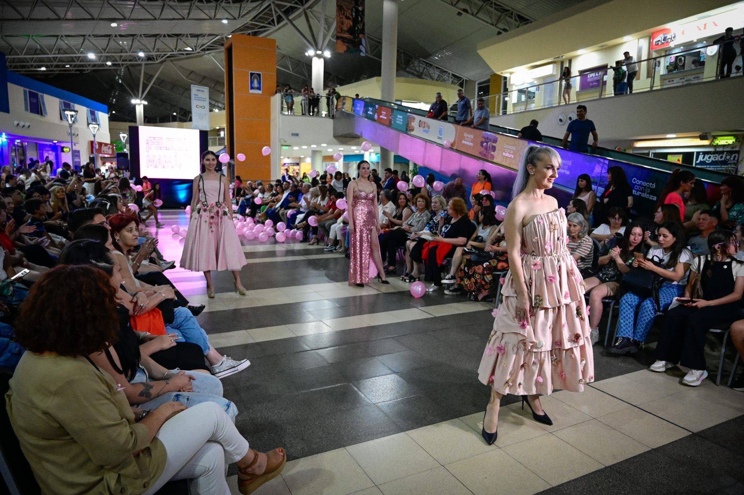 La Expo especial por el Día de la Madre finalizó con un desfile de modelaje de mujeres reales