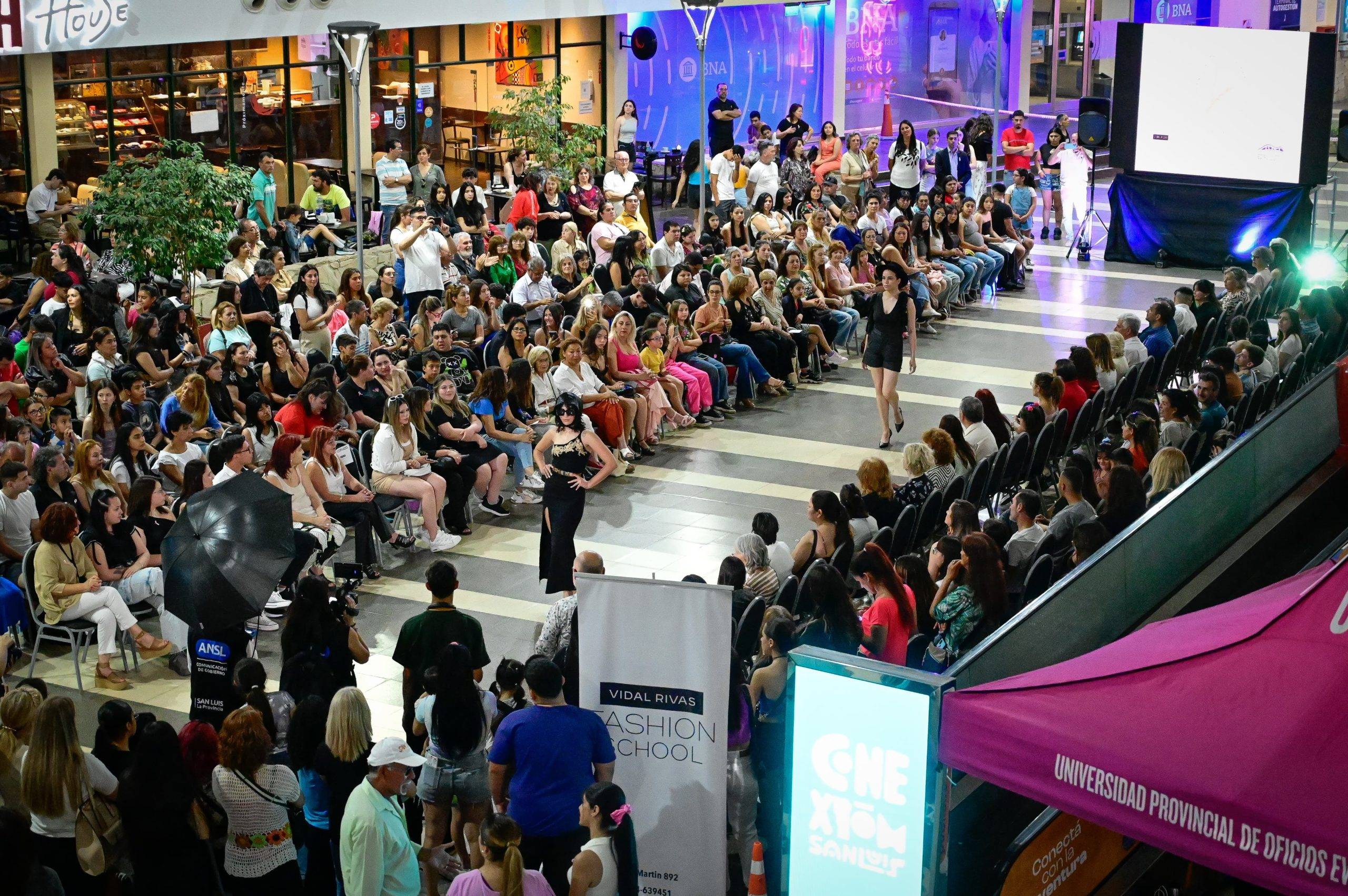 La Expo especial por el Día de la Madre finalizó con un desfile de modelaje de mujeres reales