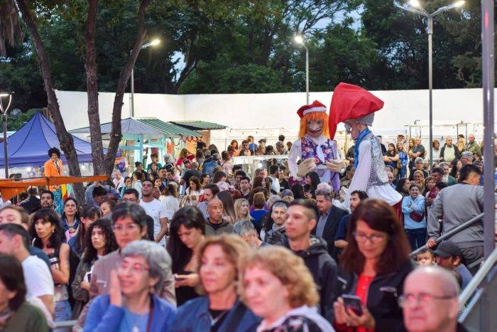 Miles de merlinos volvieron a la vieja terminal para la inauguración del Mercado Merlino de Productores