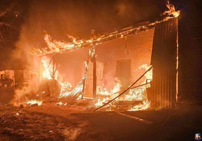 Una familia escapó de las amenazas, pero su casa fue incendiada